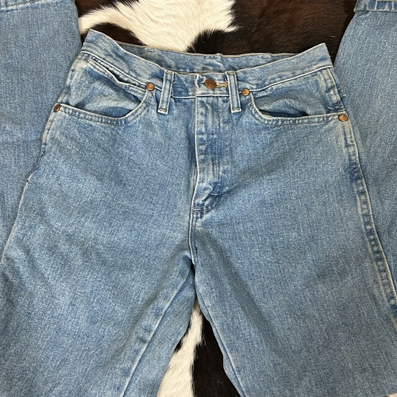 Women’s Wrangler Cowboy Cut - Picture 5 of 5